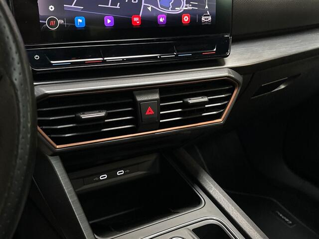 Cupra Leon 1.4 e-Hybrid VZ Performance 245Pk Automaat (PANORAMADAK, BLACK PACK, APPLE CARPLAY, CAMERA, STUUR/STOELVERWARMING, KUIPSTOELEN, GETINT GLAS, ADAPTIVE CRUISE, NIEUWSTAAT)