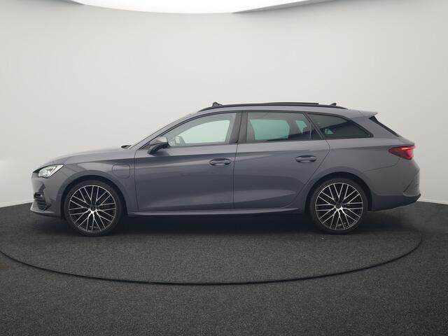 Cupra Leon 1.4 e-Hybrid VZ Copper Edition PHEV 245pk Dealer O.H PHEV | Panodak | Adaptive Cruise | Sportstoelen Memory & Verwarmd | Sfeerverlichting | Apple Carplay | Blis | Keyless | Stuur Verwarmd | Navigatie | Virtual | DAB | Plug In Hybrid