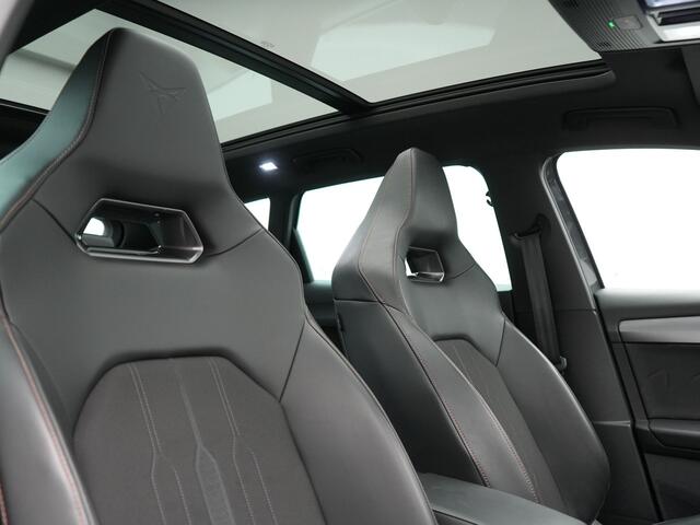 Cupra Leon 1.4 e-Hybrid VZ Copper Edition PHEV 245pk Dealer O.H PHEV | Panodak | Adaptive Cruise | Sportstoelen Memory & Verwarmd | Sfeerverlichting | Apple Carplay | Blis | Keyless | Stuur Verwarmd | Navigatie | Virtual | DAB | Plug In Hybrid