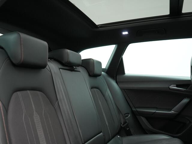 Cupra Leon 1.4 e-Hybrid VZ Copper Edition PHEV 245pk Dealer O.H PHEV | Panodak | Adaptive Cruise | Sportstoelen Memory & Verwarmd | Sfeerverlichting | Apple Carplay | Blis | Keyless | Stuur Verwarmd | Navigatie | Virtual | DAB | Plug In Hybrid