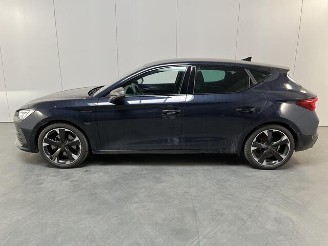Cupra Leon 1.4 e-Hybrid Performance / AUTOMAAT/ ACC/ KEYLESS/ DODEHOEK/ PARK.SENSOREN V+A/ CAMERA/ STUUR+STOELVERWARMING/ FULL LINK/ RIJ-MODI/ NAVI/ DAB/ CLIMA/ LED/ 18'' LMV