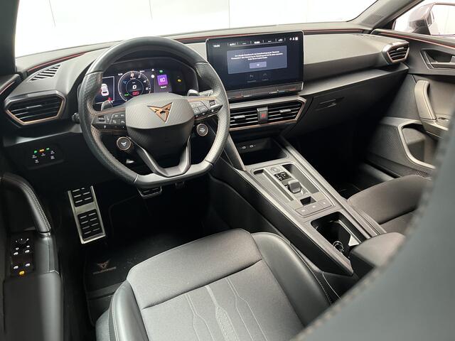Cupra Leon 1.4 e-Hybrid VZ Performance / 245 PK/ AUTOMAAT/ FULL LINK/ PARK. SENSOREN + CAMERA/ SUPER SPORT STUUR/ KEYLESS/ 19" LMV