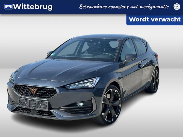 Cupra Leon 1.4 e-Hybrid VZ Performance / Sportstoelen / 19'' LMV / Parkeersensoren achter