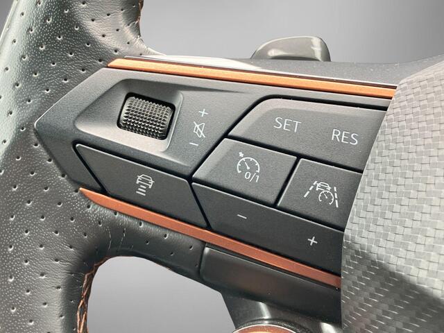 Cupra Leon 1.4e-Hybrid 180kW/245PK VZ · Leder kuipstoelen · Panoramadak · Navigatie · Camera ·