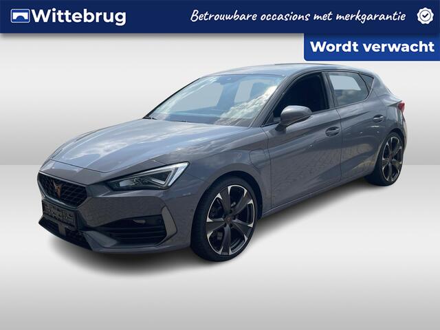Cupra Leon 1.4 e-Hybrid 245pk DSG VZ Performance / App. Connect / Achteruitrij camera / Stuur en stoel verwarming / 19'' LMV