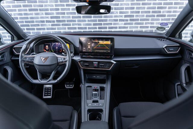 Cupra Leon 1.4 e-Hybrid VZ Adrenaline | Plug-in Hybrid (PHEV) | Achteruitrijcamera | Parkeersensoren | Keyless Entry | Lichtmetalen Velgen 19 inch | LED Koplampen | Stoelverwarming | Cruise Control Adaptief | Dodehoekdetectie | Navigatie | Apple Carplay | Android Au