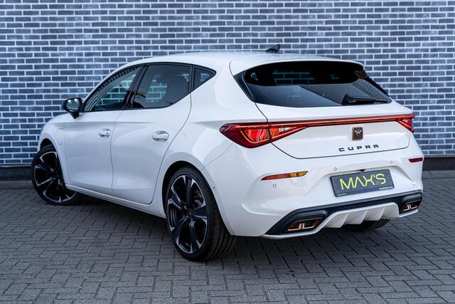 Cupra Leon 1.4 e-Hybrid VZ Adrenaline | Plug-in Hybrid (PHEV) | Achteruitrijcamera | Parkeersensoren | Keyless Entry | Lichtmetalen Velgen 19 inch | LED Koplampen | Stoelverwarming | Cruise Control Adaptief | Dodehoekdetectie | Navigatie | Apple Carplay | Android Au