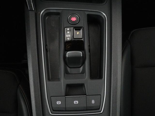 Cupra Leon 1.5 eTSI Business Edition | Half leder | Stuur/stoel verwarming | Adaptive cruise | Lane assist | Carplay | Sfeerverlichting | Virtueel dashboard | Park assist | Climate control