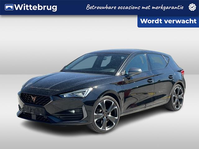 Cupra Leon 1.4 e-Hybrid VZ Performance / Pano / Achteruitrijcamera / Navi / Verwarmbare voorstoelen