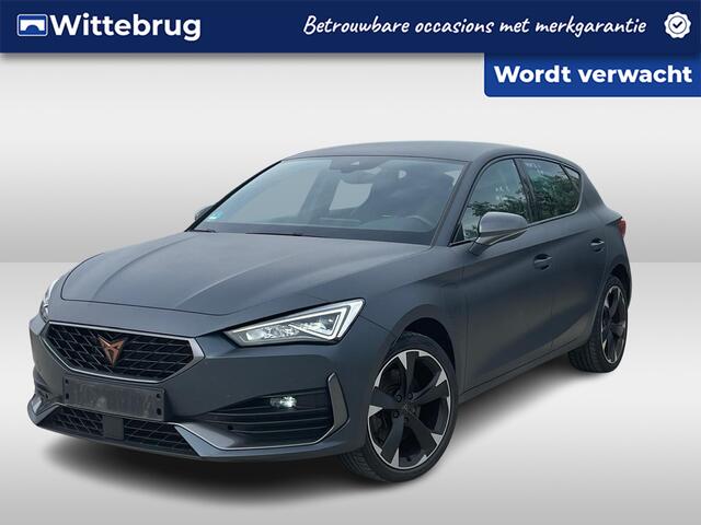 Cupra Leon 1.4 e-Hybrid 204PK DSG Performance / Matte lak / Keyless Entry / Full LED / Stuur & Stoelverwarming / Navigatie / 18" LMV
