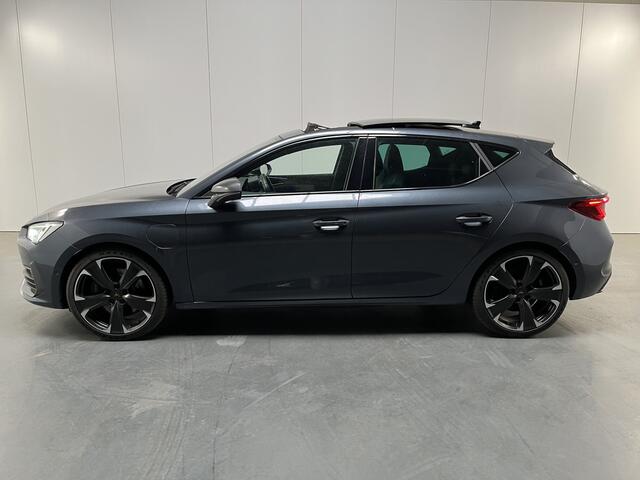 Cupra Leon 1.4 e-Hybrid VZ Performance / 245 PK/ AUTOMAAT/ PANO/ KEYLESS/ STOELVERWARMING/ NAVI/ FULL LINK/ PARK. SENSOREN + CAMERA/ DIVERSE HULPSYSTEMEN