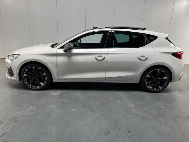 Cupra Leon 1.4 e-Hybrid Performance / AUTOMAAT/ PANO/ PARK.SENSOR.V+A/ CAMERA/ FULL LINK/ CRUISE/ STUUR+STOELVERWARM./ KEYLESS/ DIGITAL DASH/ RIJ-MODI/ NAVI/ DAB/ CLIMA/ LED/ 18'' LMV