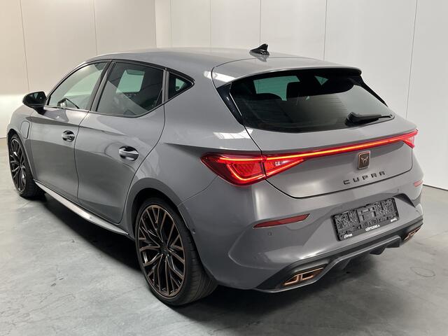 Cupra Leon 1.4 e-Hybrid VZ Performance / AUTOMAAT/ 245 PK/ PARK.SENSOREN V+A/ CAMERA/ ACC/ STUUR+STOELVERWARM./ DODEHOEK/ KEYLESS/ DIGITAL DASH/ RIJ-MODI/ NAVI/ DAB/ CLIMA/ LED/ 19'' LMV