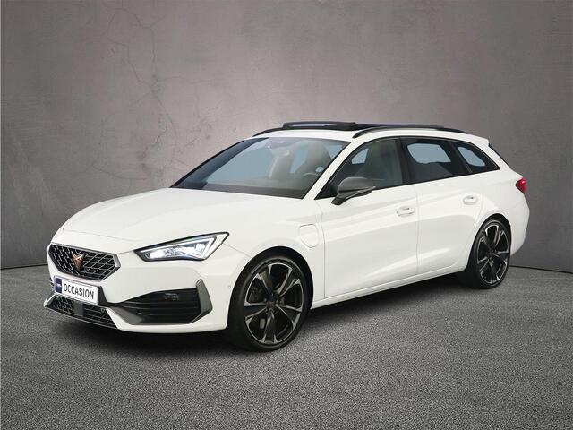 Cupra Leon Sportstourer VZ Performance 1.4 TSI e-Hybrid 245pk DSG Automaat Panoramadak, Cruise control, Navigatie, Achteruitrijcamera, Stuurwiel verwarmd, Parkeersensoren, LED koplampen