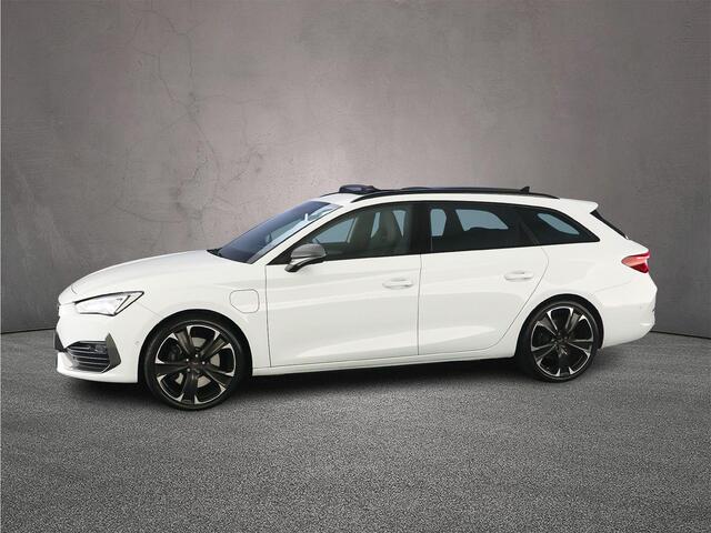 Cupra Leon Sportstourer VZ Performance 1.4 TSI e-Hybrid 245pk DSG Automaat Panoramadak, Cruise control, Navigatie, Achteruitrijcamera, Stuurwiel verwarmd, Parkeersensoren, LED koplampen