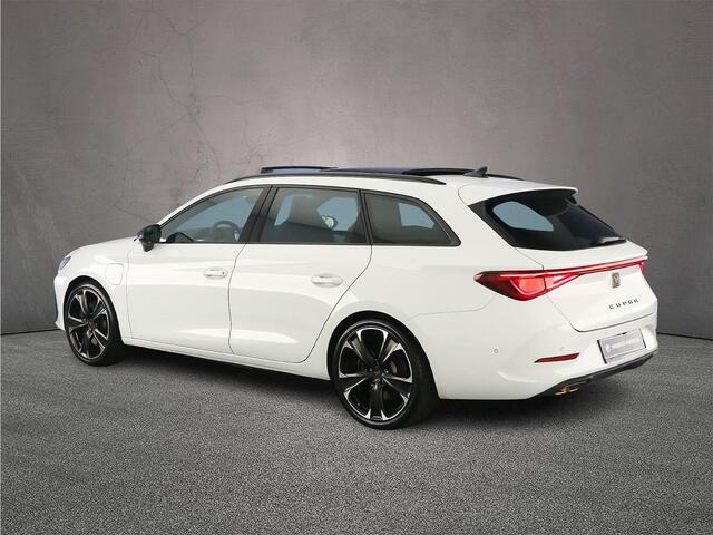 Cupra Leon Sportstourer VZ Performance 1.4 TSI e-Hybrid 245pk DSG Automaat Panoramadak, Cruise control, Navigatie, Achteruitrijcamera, Stuurwiel verwarmd, Parkeersensoren, LED koplampen