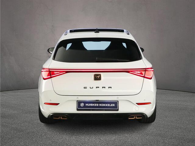 Cupra Leon Sportstourer VZ Performance 1.4 TSI e-Hybrid 245pk DSG Automaat Panoramadak, Cruise control, Navigatie, Achteruitrijcamera, Stuurwiel verwarmd, Parkeersensoren, LED koplampen