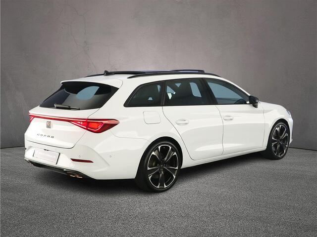 Cupra Leon Sportstourer VZ Performance 1.4 TSI e-Hybrid 245pk DSG Automaat Panoramadak, Cruise control, Navigatie, Achteruitrijcamera, Stuurwiel verwarmd, Parkeersensoren, LED koplampen