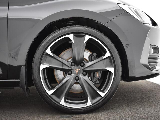 Cupra Leon Sportstourer 1.4 245pk DSG e-Hybrid VZ Performance · Apple/Android Car Play · Camera · Keyless · Elek. Trekhaak · Elek. Achterklep · Dodehoek Detectie · Garantie t/m 26-06-2027 of 90.000km