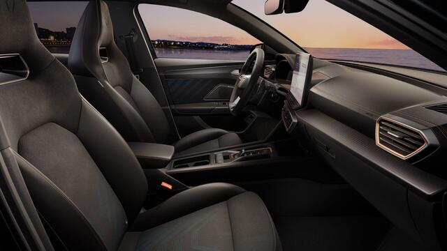 Cupra Leon Sportstourer 1.5 TSI e-Hybrid VZ Performance | Sennheiser sound | Travel Assist | Dodehoek sensor | Achteruitrijcamera | Carplay | Navigatie | Elektrische achterklep