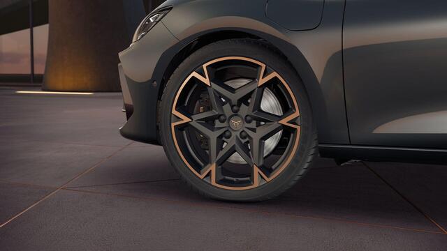 Cupra Leon Sportstourer 1.5 TSI e-Hybrid VZ Performance | Sennheiser sound | Travel Assist | Dodehoek sensor | Achteruitrijcamera | Carplay | Navigatie | Elektrische achterklep