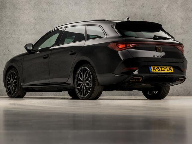 Cupra Leon Sportstourer 1.4 e-Hybrid VZ 245Pk Automaat (APPLE CARPLAY, GROOT NAVI, DIGITAL COCKPIT, CAMERA, LEDER, SPORTSTOELEN, STUUR/STOELVERWARMING, ADAPTIVE CRUISE, KEYLESS, ZWART HEMEL, NIEUWSTAAT)