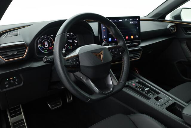 Cupra Leon Sportstourer 1.4 e-Hybrid 204pk | Navi | Adapt. Cruise | CarPlay | Keyless | Camera | Stoel-Stuurverw.