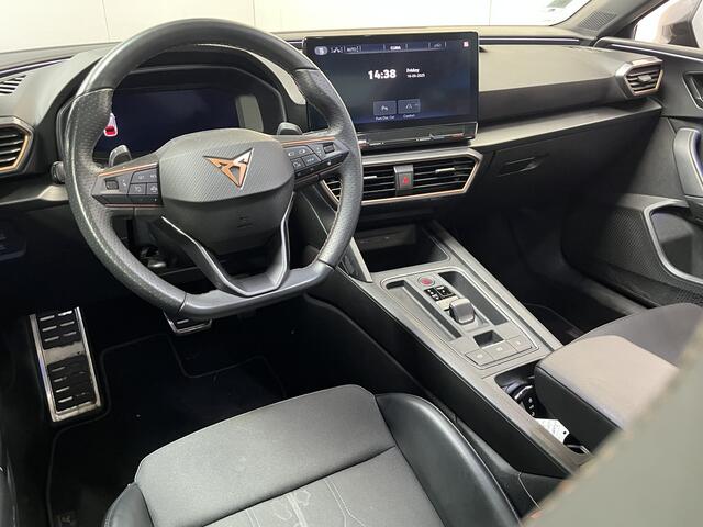 Cupra Leon Sportstourer 1.4 e-Hybrid Performance / AUTOMAAT/ PANO/ CAMERA/ PARK. SENSOREN/ MEMORY SEATS/ KEYLESS/ CRUISE/ STOEL-STUURVERWARM./ FULL LINK/ NAVI/ CLIMA/ DAB/ 18" LMV