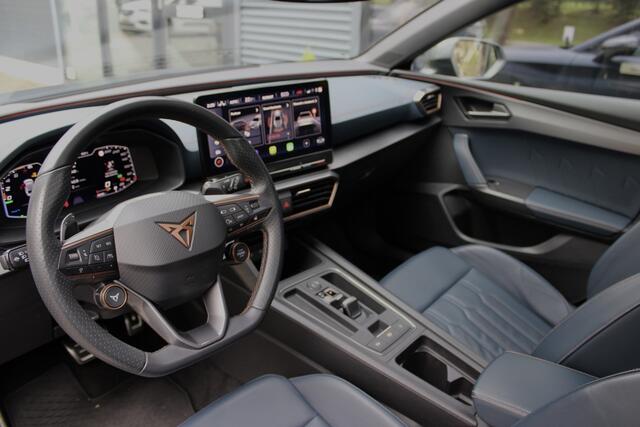 Cupra Leon Sportstourer 1.4 e-Hybrid 180kW VZ Copper Edition Pano/LED/Leder/Kuipstoelen/Camera/Keyless/DCC/ACC/Virtual Cockpit/Dodehoek/19"