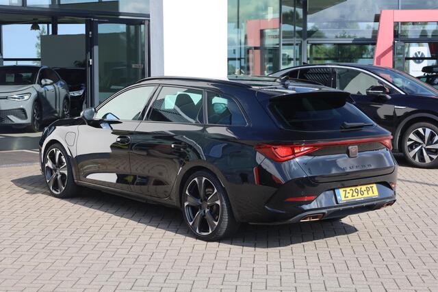 Cupra Leon Sportstourer 1.4 e-Hybrid VZ Business 245PK / 180kW, 19" LMV, achteruitrijcamera, park assist, klasse III alarm, draadloos laden, keyless advanced entry en go, 12 volt stekker kofferbak LED verlichting, vision plus driving profile Cupra virtual cockpit navigatie ambie