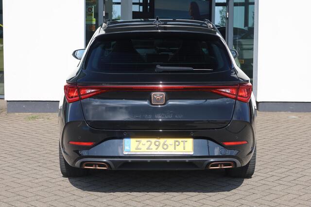 Cupra Leon Sportstourer 1.4 e-Hybrid VZ Business 245PK / 180kW, 19" LMV, achteruitrijcamera, park assist, klasse III alarm, draadloos laden, keyless advanced entry en go, 12 volt stekker kofferbak LED verlichting, vision plus driving profile Cupra virtual cockpit navigatie ambie
