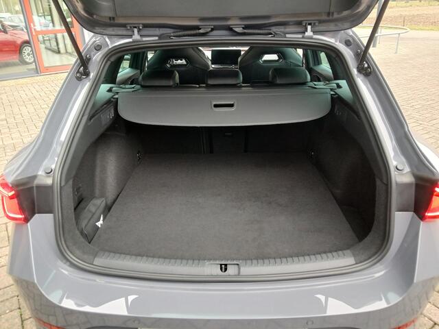 Cupra Leon Sportstourer 1.4 e-Hybrid + 19 inch + Graphene Grey!!