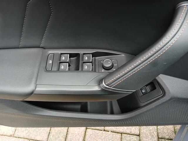 Cupra Leon Sportstourer 1.4 e-Hybrid + 19 inch + Graphene Grey!!