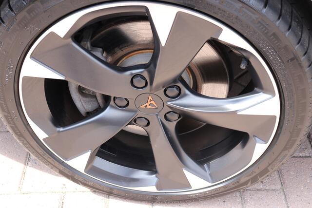 Cupra Leon Sportstourer 1.5 eTSI Business Edition Panorama dak, sfeer verlichting, navigatie.