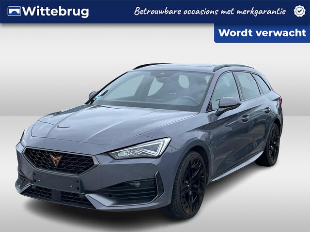 Cupra Leon Sportstourer 1.4 e-Hybrid 245PK DSG Black Edition / Panoramadak / Supersport Stuur / Memory Seat / Lederen Bekleding / Achteruitrijcamera / Elektrische Achterklep