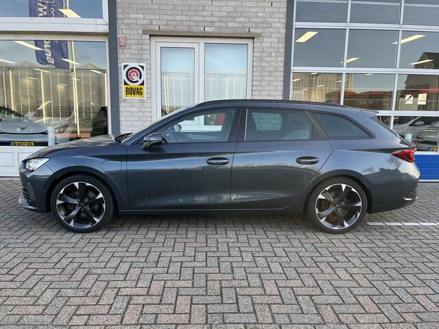 Cupra Leon Sportstourer 1.4 e-Hybrid Black Edition / AUTOMAAT/ LEER/ TREKHAAK/ ACC/ PARK.SENSOR.V+A/ CAMERA/ STUUR+STOELVERWARM./ MEMORY SEAT/ KEYLESS/ VIRTUAL COCKPIT/ RIJ-MODI/ SFEERVERLICHTING/ DAB/ NAVI/ CLIMA/ LED