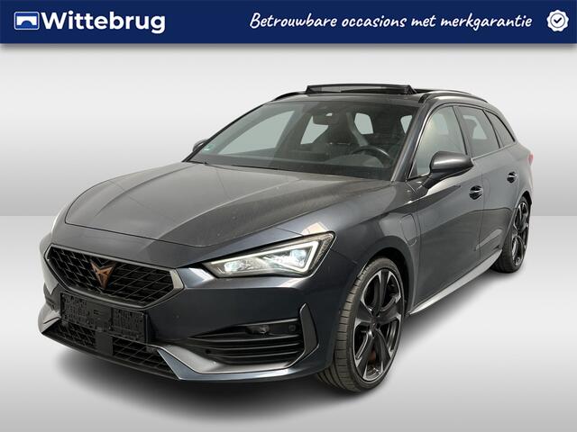 Cupra Leon Sportstourer 1.4 e-Hybrid VZ Performance / AUTOMAAT/ 245PK/ PANO/ PARK.SENSOREN V+A/ CAMERA/ STUURVERWARM./ ACC/ DODEHOEK/ ELEK.ACHTERKLEP/ KEYLESS/ DIGITAL DASH/ RIJ-MODI/ NAVI/ DAB/ CLIMA/ LED/ 19'' LMV