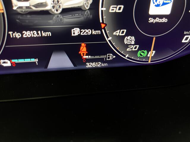 Cupra Leon Sportstourer 1.4 e-Hybrid VZ Performance / AUTOMAAT/ 245PK/ PANO/ PARK.SENSOREN V+A/ CAMERA/ STUURVERWARM./ ACC/ DODEHOEK/ ELEK.ACHTERKLEP/ KEYLESS/ DIGITAL DASH/ RIJ-MODI/ NAVI/ DAB/ CLIMA/ LED/ 19'' LMV