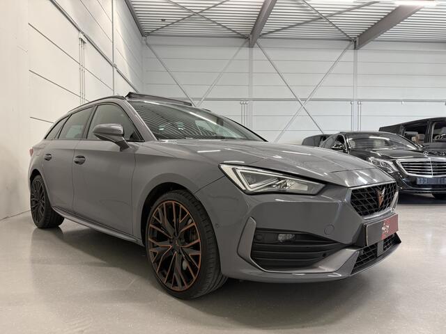 Cupra Leon Sportstourer 1.4 e-Hybrid VZ Copper Edit. PANO/19"/KUIPSTOELEN/CAMERA/STUURKNOPPEN/SFEER/ACC/KEYLESS/DRIVE-PROFILE/CARPLAY/STOEL+STUURVERW/ELECTR.A.KLEP/GRAPHENGRAU/VOLLEDIG CUPRA DEALER HISTORIE INCL OH BEURT