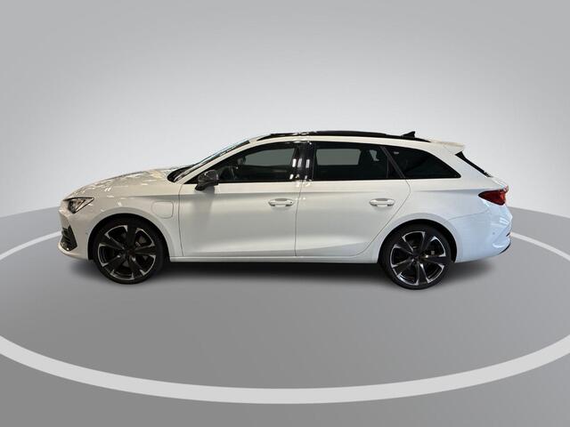 Cupra Leon Sportstourer 1.4 245pk DSG e-Hybrid VZ Adrenaline · Panoramadak · Camera · Keyless · Stuur- & Stoelverwarming · Parkeer assistent · Elek. Bestuurdersstoel + Geheugen ·
