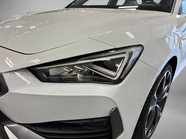 Cupra Leon Sportstourer 1.4 245pk DSG e-Hybrid VZ Adrenaline · Panoramadak · Camera · Keyless · Stuur- & Stoelverwarming · Parkeer assistent · Elek. Bestuurdersstoel + Geheugen ·