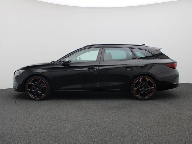 Cupra Leon Sportstourer 1.5 TSI e-Hybrid VZ Extreme 272PK DSG SOH 100%, Trekhaak, Sennheiser Audio, Matrix LED-verlichting, Memorystoel, Elektr. Achterklep, 19" LM Velgen, Achteruitrijcamera, Keyless, Alarm