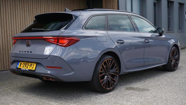 Cupra Leon Sportstourer 1.4 e-Hybrid 245pk VZ Copper Edition Pano.Dak 19inch LM *Black Pack* Virtual *Graphene Grey* 77536km!