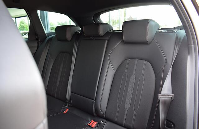 Cupra Leon Sportstourer 1.4 e-Hybrid VZ Business | 245 PK | Half Leer | Apple CarPlay | Stuurverwarming