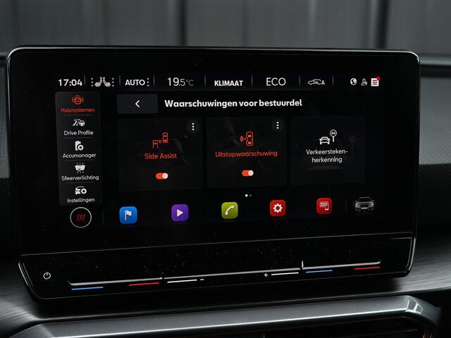 Cupra Leon Sportstourer 1.4 e-Hybrid 245 | Panoramadak | Camera | Stoelverwarming | Ambiance Interieur | Adaptive Cruise | Stuurverwarming | Keyless | Trekhaak |