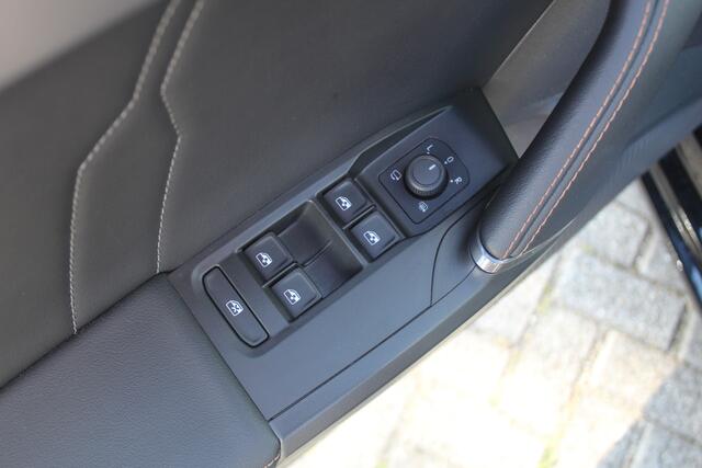 Cupra Leon Sportstourer 1.5 eTSI Business Edition Plus Elek. trekhaak l Stuur- en stoelverwarming l Achteruitrij camera l Apple carplay/Android auto