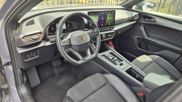 Cupra Leon Sportstourer 1.5 eTSI | Business Edition PLUS | Trekhaak | Navi | Camera | PDC | ECC | LED | Cruise Ctrl. |