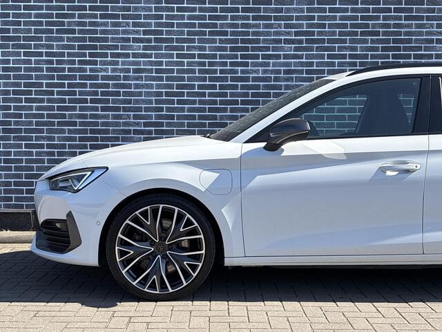 Cupra Leon Sportstourer 1.4 e-Hybrid VZ Performance | Plug-in Hybrid (PHEV) | Achteruitrijcamera | Parkeersensoren | Beats Audio | Cruise Control Adaptief | Keyless Entry | Elektrische Achterklep | Stoelverwarming | Navigatie | Apple Carplay | Android Auto | Lichtmetalen Velgen 19 inch | Alarm