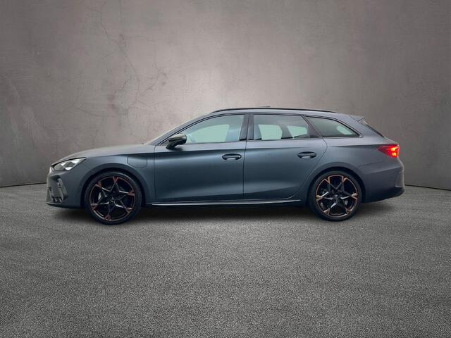 Cupra Leon Sportstourer Business 1.5 TSI eHybrid 204pk DSG Automaat Panoramadak, LED matrix koplampen, Sennheiser audio, Adaptive cruise control, Achteruitrijcamera, Carbon spiegelkappen