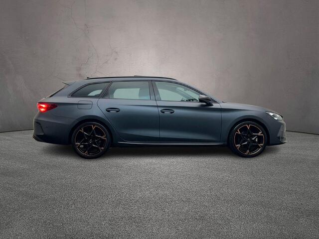 Cupra Leon Sportstourer Business 1.5 TSI eHybrid 204pk DSG Automaat Panoramadak, LED matrix koplampen, Sennheiser audio, Adaptive cruise control, Achteruitrijcamera, Carbon spiegelkappen